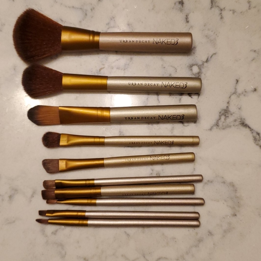 Urban decay naked 3 makeup brush set.